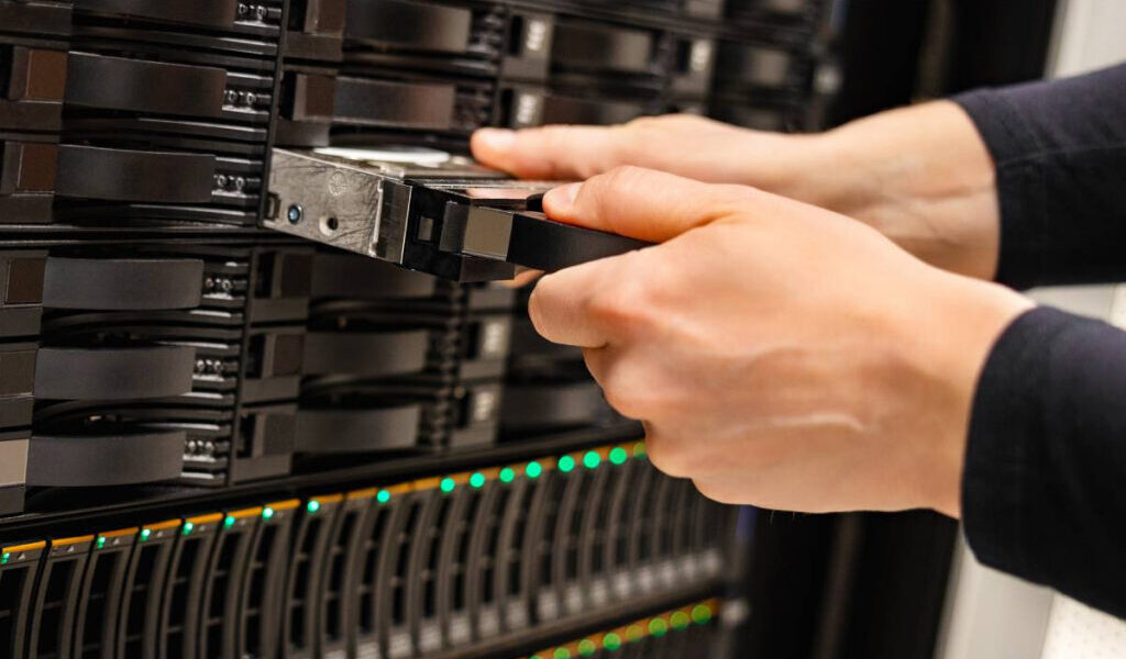 Why Dubai Schools Need IT AMC For Smooth Learning